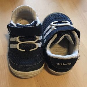 Stride Rite Boys Ivan Size 4 Velcro Strap Navy